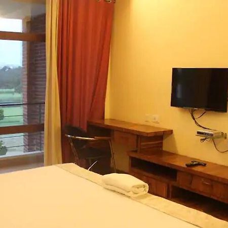 Mak Hotel Bangalore Esterno foto