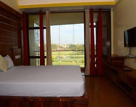 Mak Hotel Bangalore Esterno foto