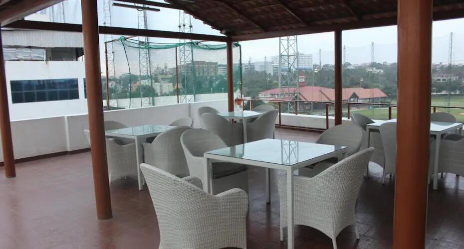 Mak Hotel Bangalore Esterno foto