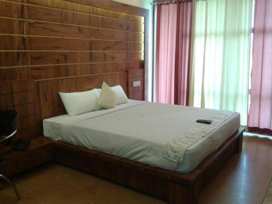 Mak Hotel Bangalore Esterno foto