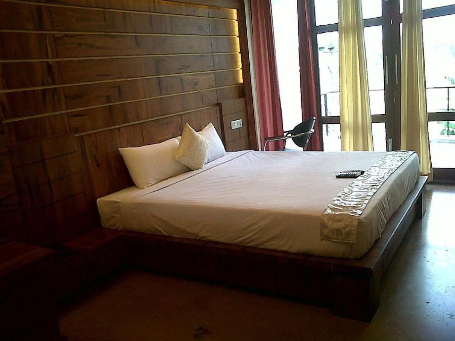 Mak Hotel Bangalore Esterno foto